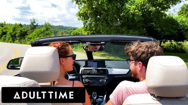 Siri suce et baise en covoiturage - Scène torride de modèle