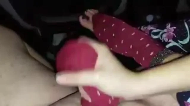 "Mistress Darkshine domine un esclave avec des chaussettes rouges (OnlyFans)"