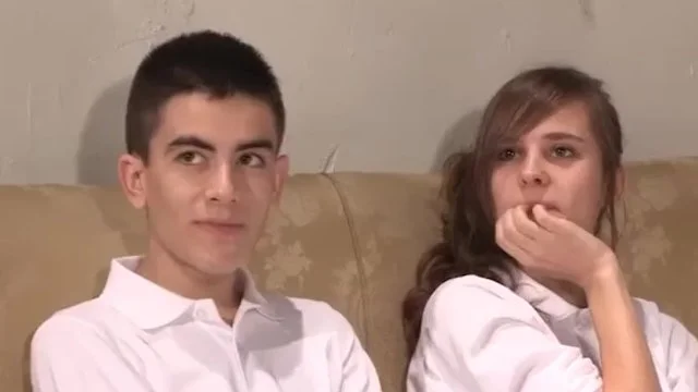 "École des Fakes : Meilleure Initiation Sexuelle en Vidéo Hard"